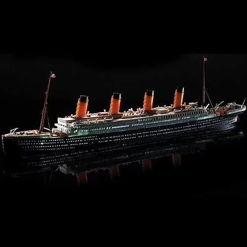 Academy -  Academy 14220 - R.M.S. TITANIC + LED SET MCP (1:700)