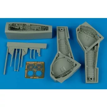 Aires - F-105 Thunderchief wheel bay