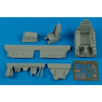 Aires - F-84F Thunderstreak cockpit set for KIN