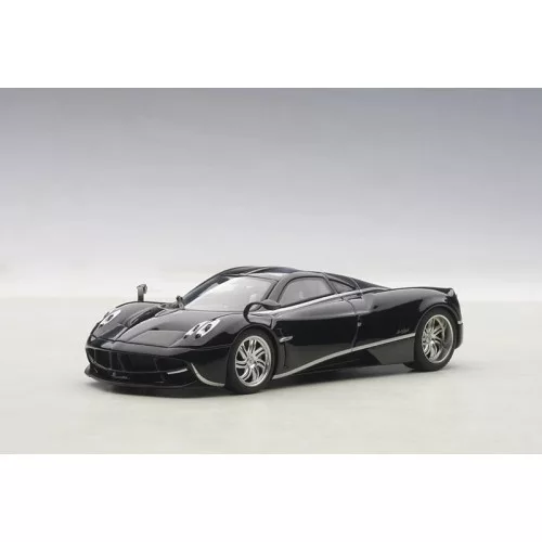 Autoart - 1:43 Pagani Huayra (Black/Silver Stripes) 2011