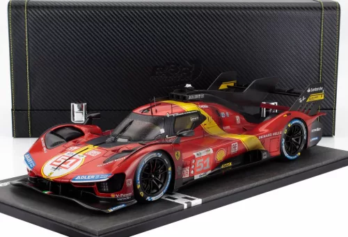 Bbr-Models - FERRARI 499P 3.0L TURBO V6 TEAM FERRARI AF CORSE N 51 WINNER 24h LE MANS (DIRTY VERSION - AFTER RACE) 2023 ALESSANDRO PIER GUIDI - JAMES CALADO - ANTONIO GIOVINAZZI - CON VETRINA - WITH SHOWCASE - COFFRET BOX RED YELLOW BLACK