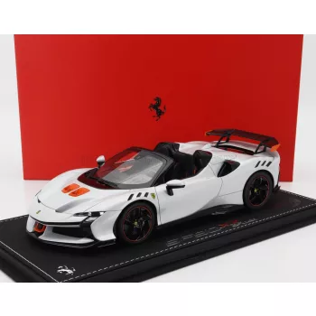   Bbr-Models - FERRARI SF90 XX STRADALE SPIDER 2024 - CON VETRINA - WITH SHOWCASE BIANCO ARTICO - WHITE MET ORANGE