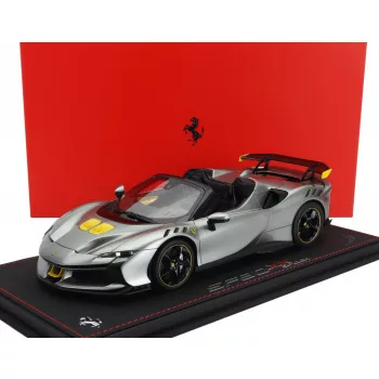   Bbr-Models - FERRARI SF90 XX STRADALE SPIDER 2024 - CON VETRINA - WITH SHOWCASE GRIGIO COMPETIZIONE - GREY YELLOW