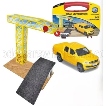   Burago - ACCESSORIES DIORAMA - SET BUILD CONSTRUCTION - SET COSTRUZIONI - WITH VOLKSWAGEN AMAROK PICK-UP 2019 YELLOW