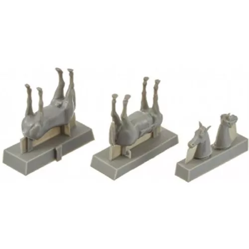 CMK - Riding Horses(2 Figures,One With Saddle