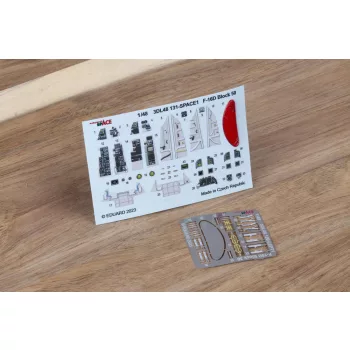 Eduard - F-16D Block 50 SPACE 1/48 KINETIC