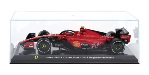Edicola - FERRARI F1 SF-23 TEAM SCUDERIA FERRARI N 55 WINNER SINGAPORE GP 2023 CARLOS SAINZ - CON VETRINA - WITH SHOWCASE RED BLACK