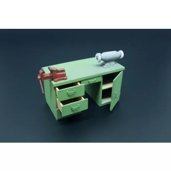 Hauler - Workbench with table grinder and vise