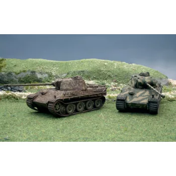   Italeri - Milit. Vehicles-Pz.Kpfw.V.Panther Ausf. G ( 2 Db Összepattintható