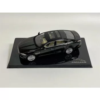 Ixo-Models - 1:43 Jaguar XJ (X351) Amethist Black 2010 - IXO