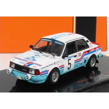   Ixo-Models - SKODA 130L TEAM SKODA GB N 5 RALLY BOHEMIA 1988 J.HAUGLAND - B.WILLIS WHITE LIGHT BLUE