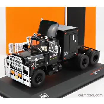   Ixo-Models - Mack R-Series Tractor Truck 3-Assi 1966 Matt Black
