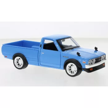 Maisto - Maisto, Datsun 620 Pick Up, hellblau, 1973, 1:24