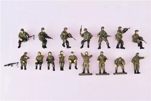 Modelcollect - Russian modern Crew a.soldier set(16 pic plastic weapon included,two type colors)