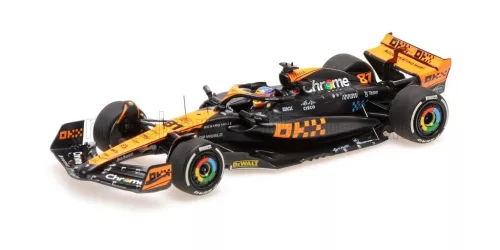 Minichamps - McLAREN F1  MCL60 TEAM McLAREN N 81 3rd JAPAN GP 2023 OSCAR PIASTRI WHITE ORANGE BLACK