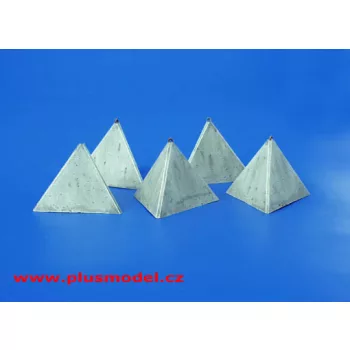 Plus Model - Panzerbarrikaden Pyramidenform Set I