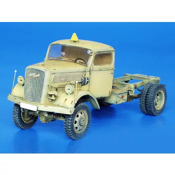   Plus model - Opel Blitz 4x4 Chassis Umbauset für Italeri-Bausatz