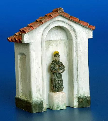 Plus Model - Kapelle mit einer Statue