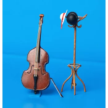 Plus model - Bass und Kleiderständer