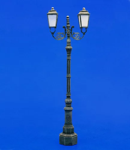 Royal Model - Double antique street lamp