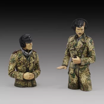 Royal Model - German SS tank crew in pit dot Part 2