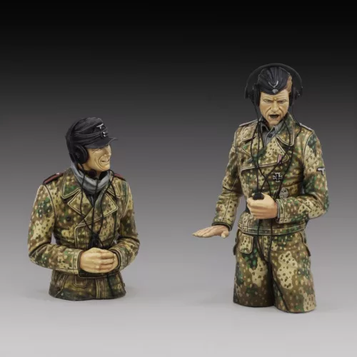 Royal Model - German SS tank crew in pit dot Part 2