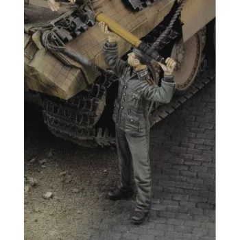 Royal Model - German soldier loading ammo