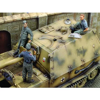 Royal Model - Ferdinand Crew-Part 2