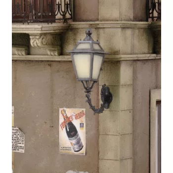 Royal Model - Lamp on wall