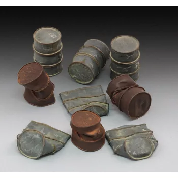 Royal Model - German damaged oil drums-WWII
