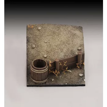 Royal Model - Base with bucket and wooden wall