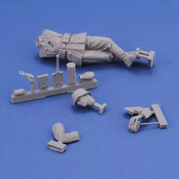 Royal Model - German soldier eating - WWII (75 mm)