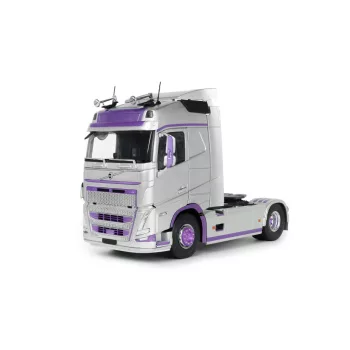   Solido - 1:24 Volvo Trucks FH Globetrotter XL Silver and Purple 2023