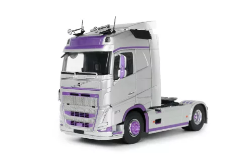 Solido - 1:24 Volvo Trucks FH Globetrotter XL Silver and Purple 2023
